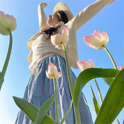 三个摩登女性